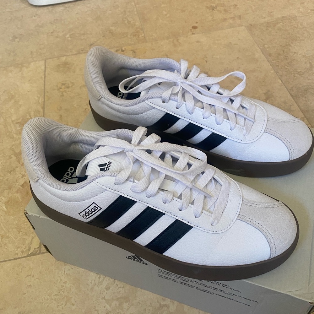 NWT!!!  Adidas VL COURT 3.0 size 8.5M. $45